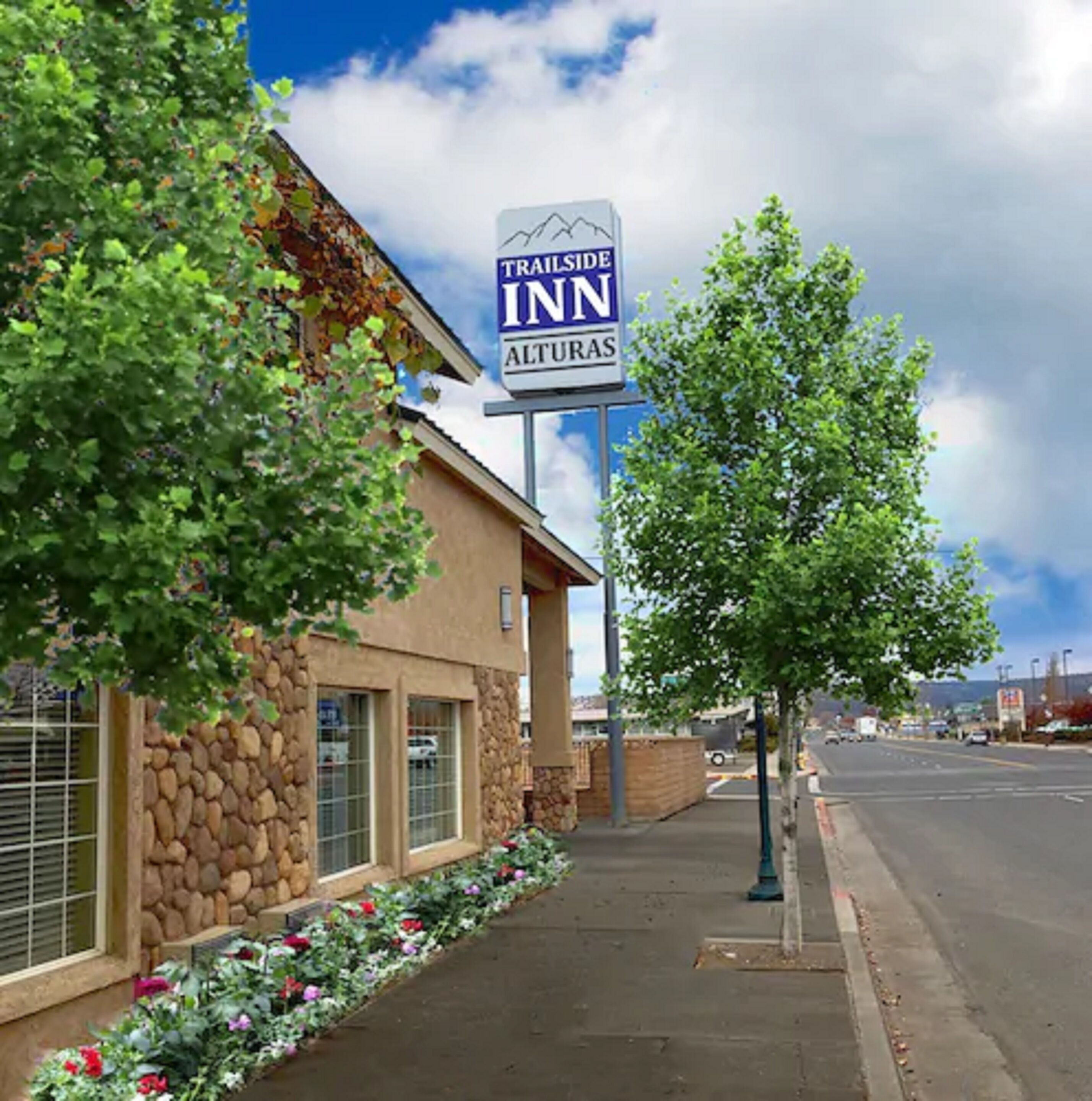 Trailside Inn In Alturas Ca Expedia