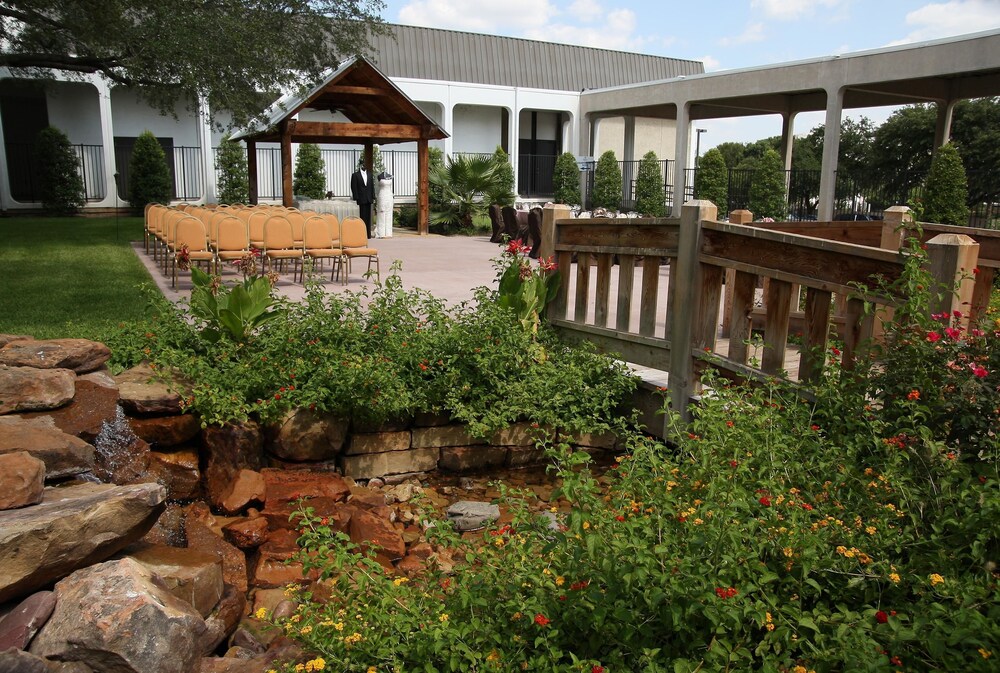 Hilton Waco (Waco, USA) Expedia