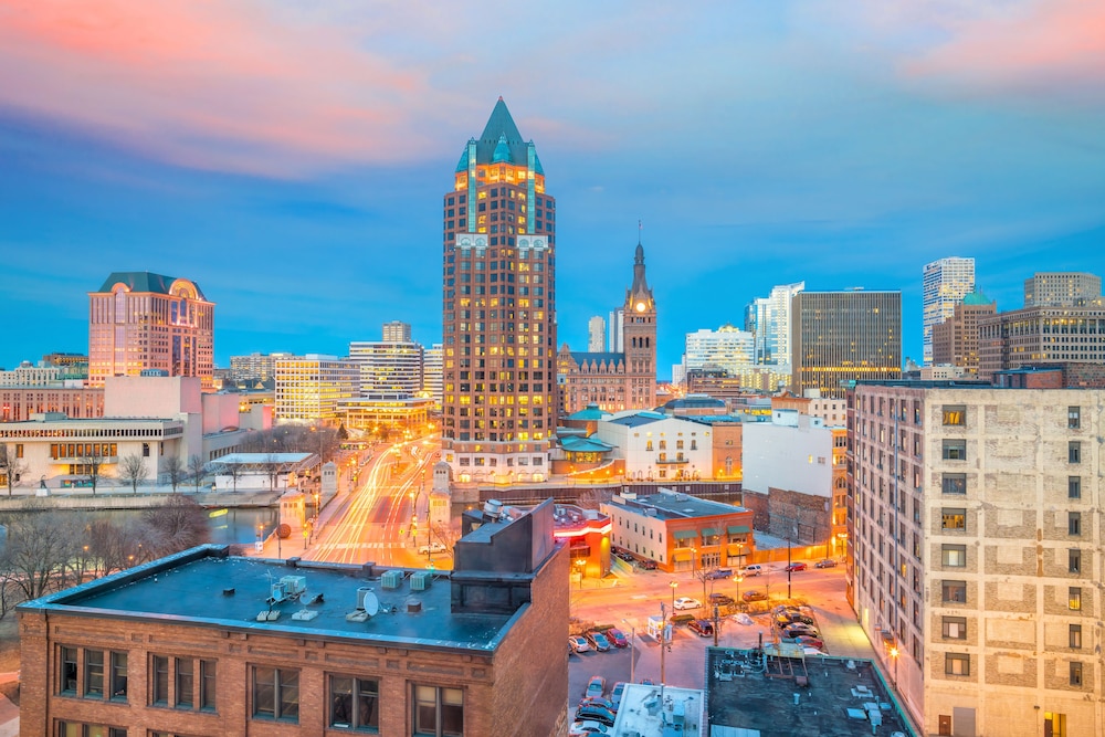 Embassy Suites by Hilton Milwaukee Brookfield