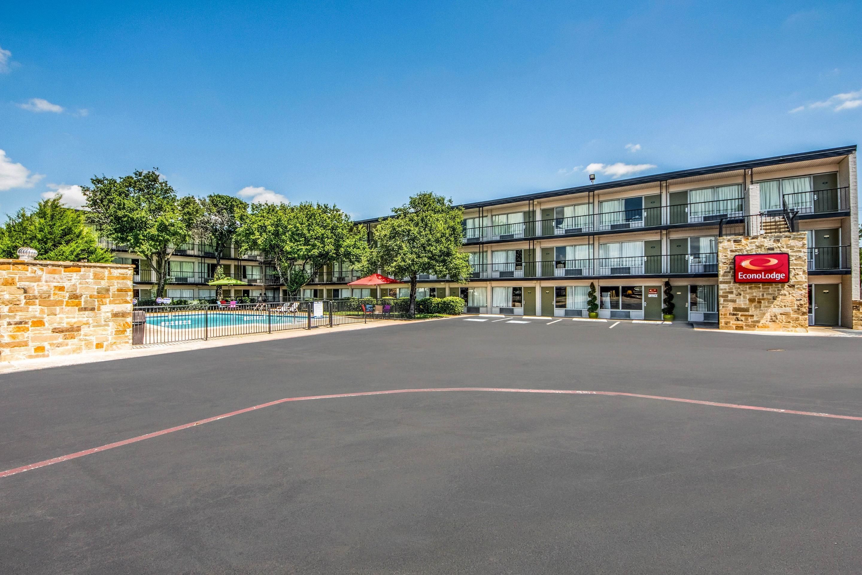 Econo Lodge Dallas Airport North in Farmers Branch, United States