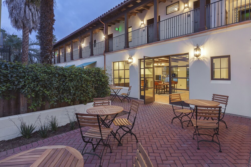 La Playa Inn