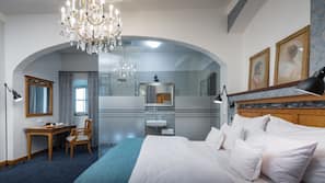 Hypo-allergenic bedding, minibar, in-room safe, desk