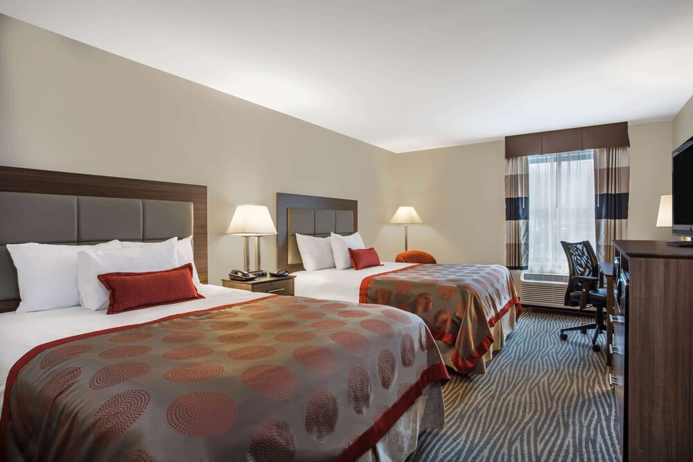 Room, Ramada by Wyndham Hendersonville