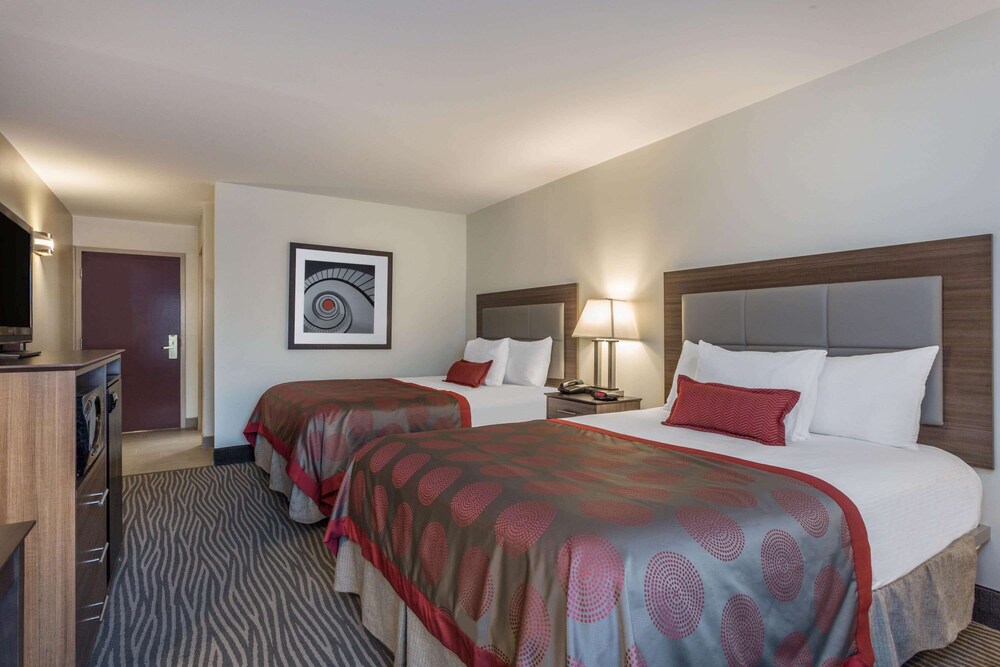 Room, Ramada by Wyndham Hendersonville