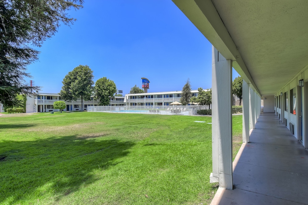 Motel 6 Claremont, CA