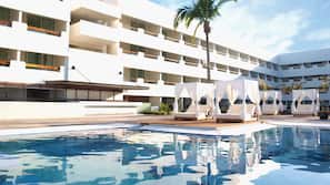 2 outdoor pools, pool umbrellas