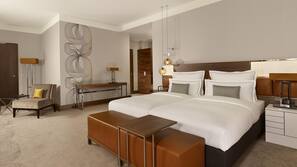 Hypo-allergenic bedding, in-room safe, individually decorated, desk