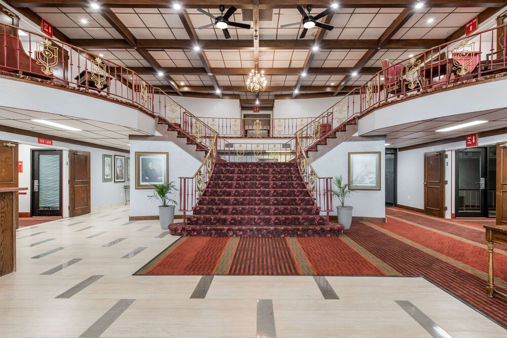 Lobby, Econo Lodge Truman Inn