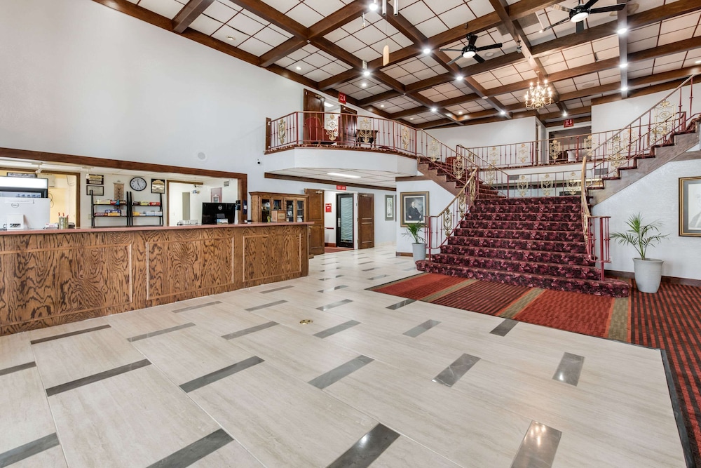 Lobby, Econo Lodge Truman Inn