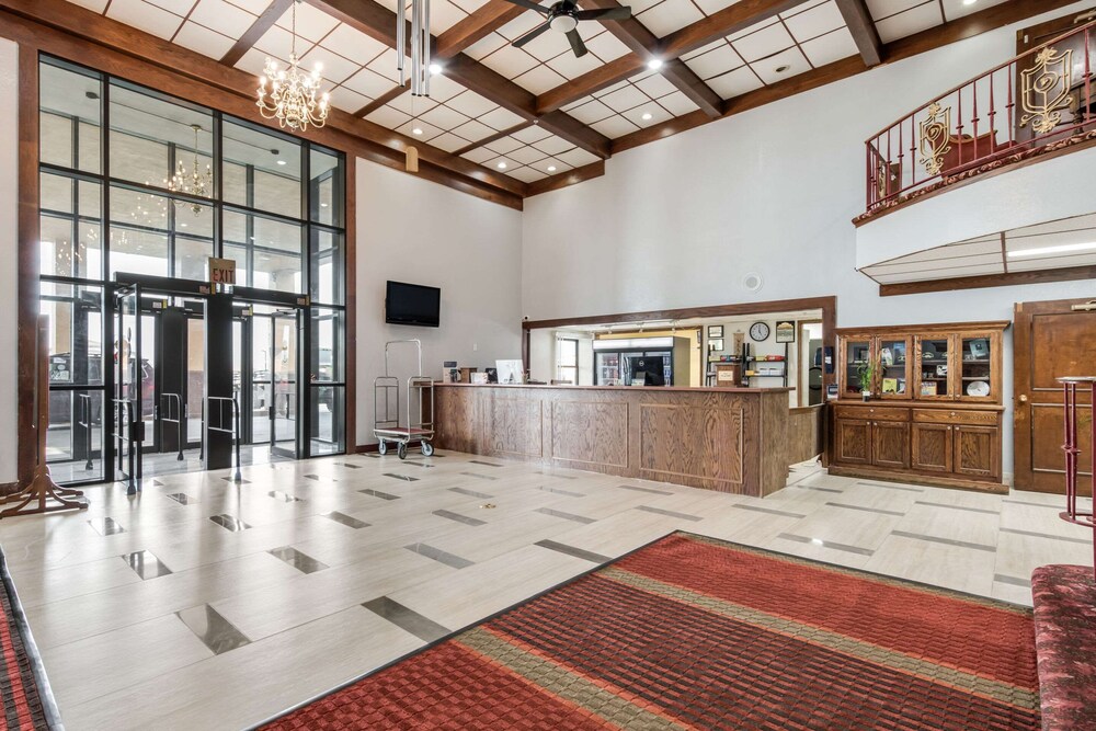 Lobby, Econo Lodge Truman Inn