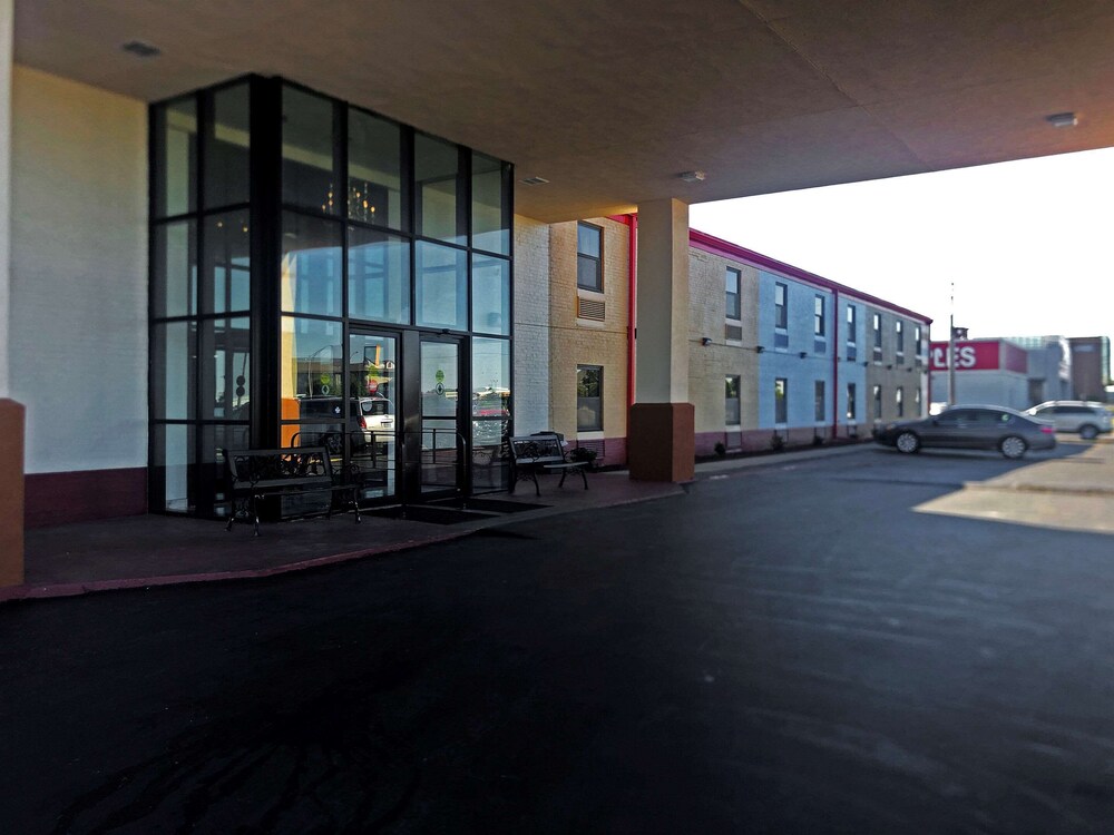 Exterior, Econo Lodge Truman Inn