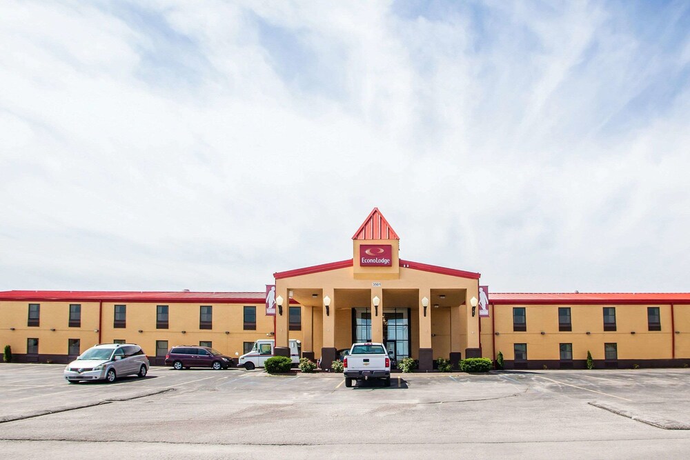 Exterior, Econo Lodge Truman Inn