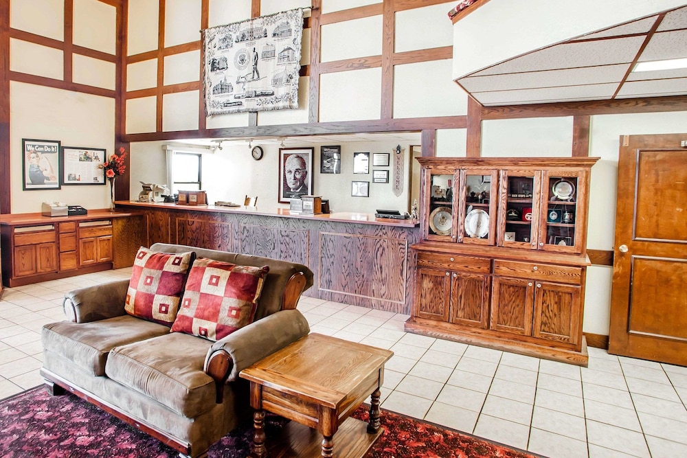 Lobby, Econo Lodge Truman Inn