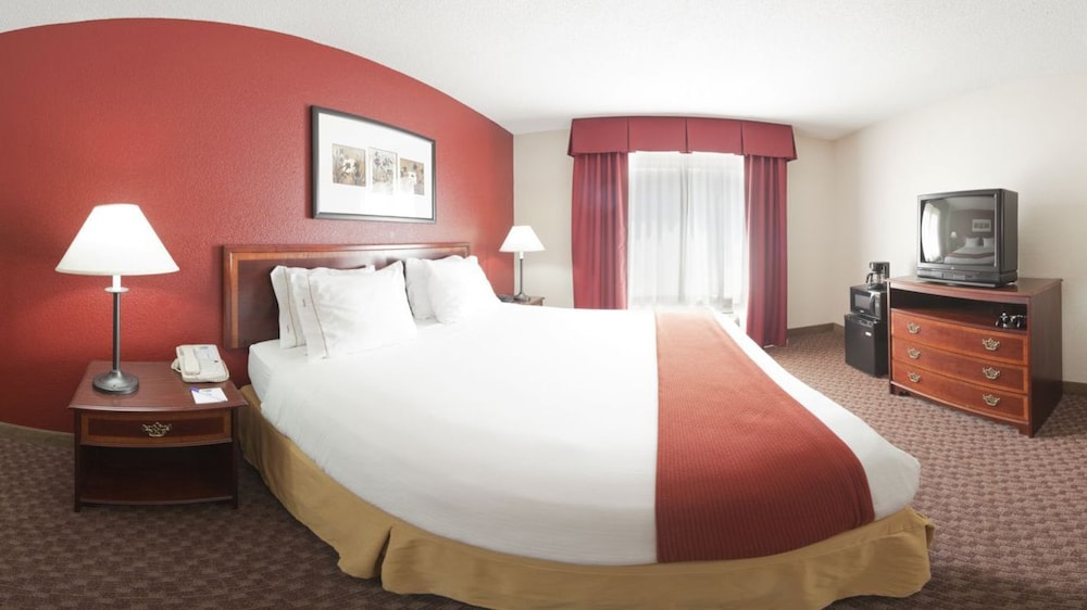 Room, Baymont by Wyndham Merrillville