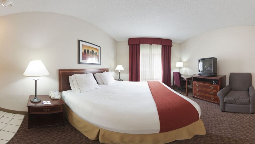 Room, Baymont by Wyndham Merrillville