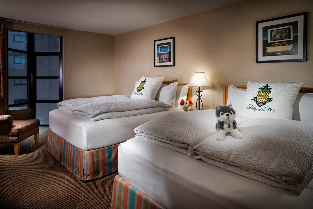 Staypineapple, University Inn, University District Seattle in Seattle