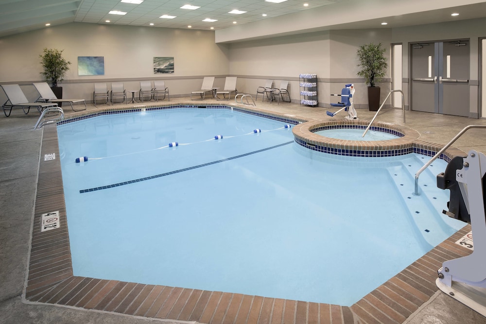 Indoor pool, Delta Hotels by Marriott Seattle Everett