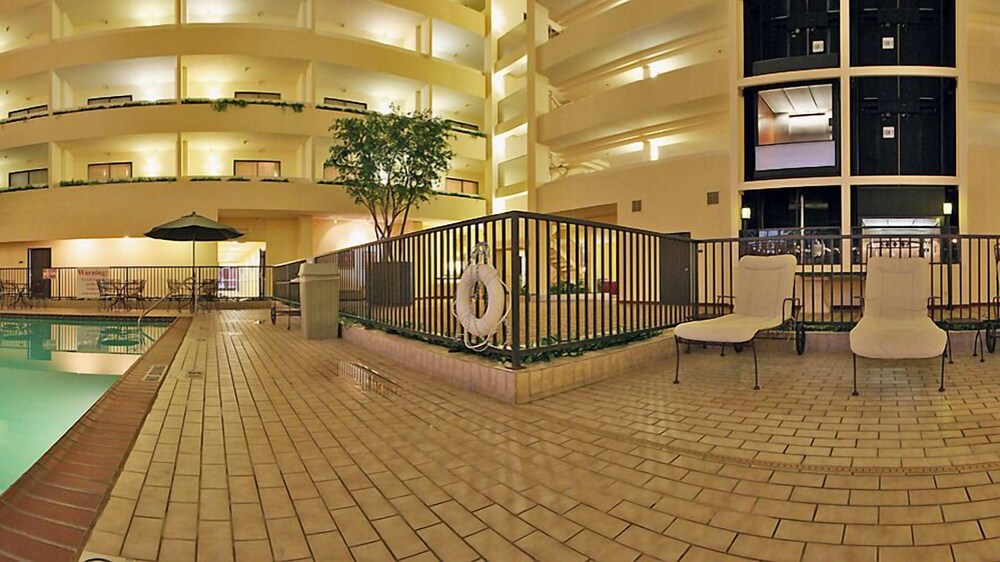 Atrium Hotel and Suites