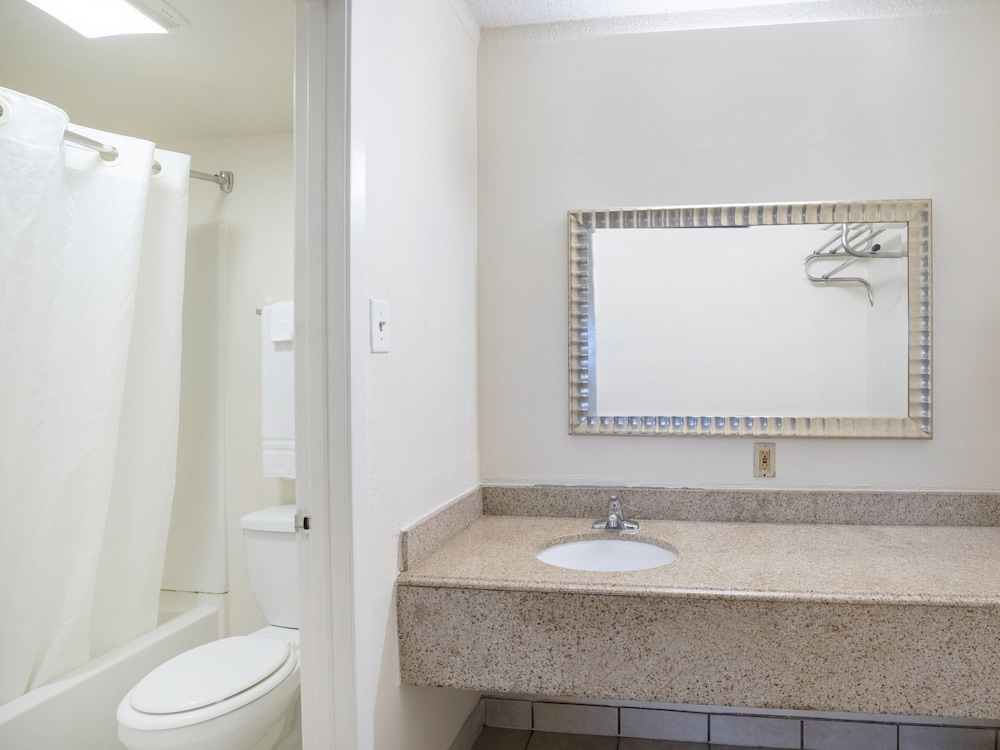 OYO Hotel San Antonio Lackland Air Force Base North in San Antonio