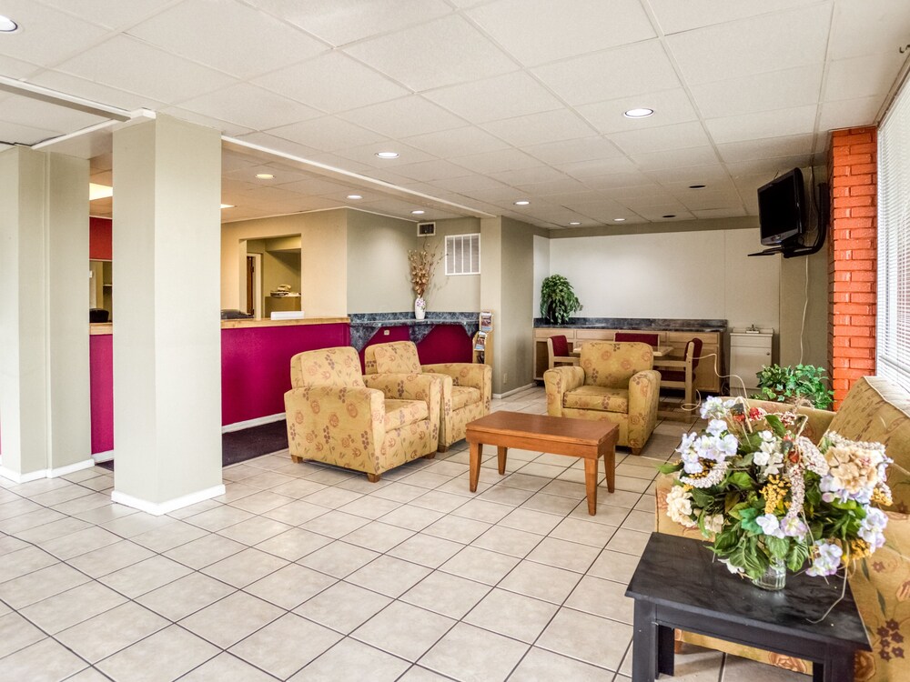 Oyo Hotel San Antonio Lackland AFB/Seaworld Hwy 90 W in San Antonio