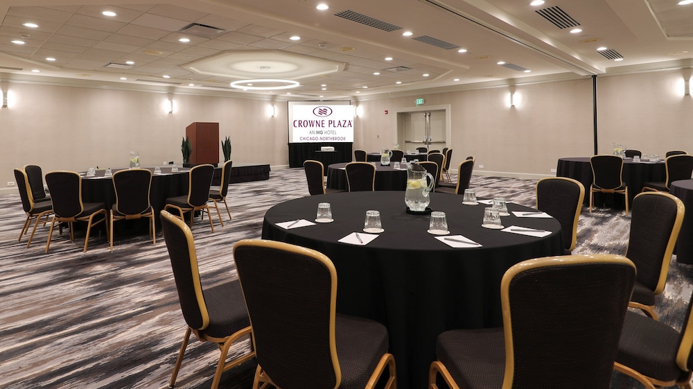 Crowne Plaza Chicago-Northbrook, an IHG Hotel