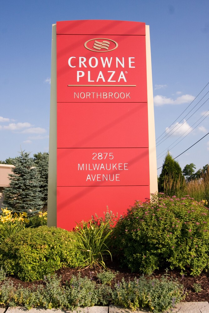 Property grounds, Crowne Plaza Chicago-Northbrook, an IHG Hotel