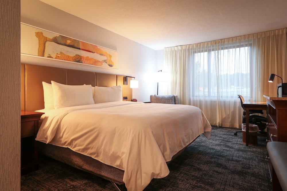 Room, Crowne Plaza Chicago-Northbrook, an IHG Hotel