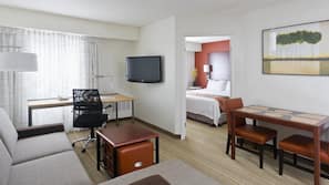 Desk, iron/ironing board, free WiFi, linens