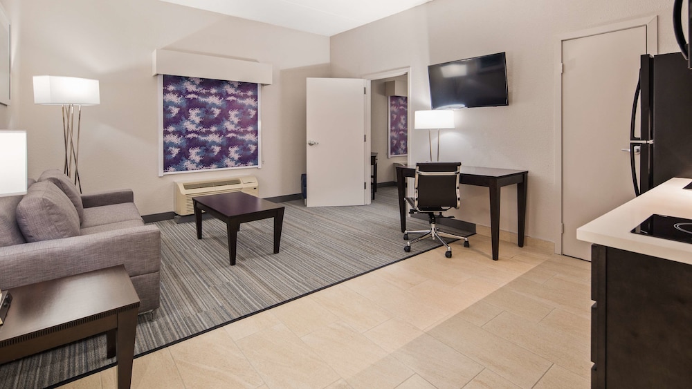 Best Western Plus Wilkes Barre-Scranton Airport Hotel