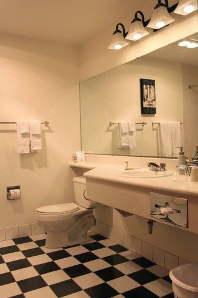 Bathroom, Nuks Executive Suites