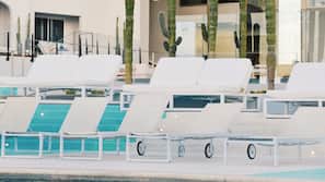 2 piscinas al aire libre, cabañas de piscina (de pago), sombrillas