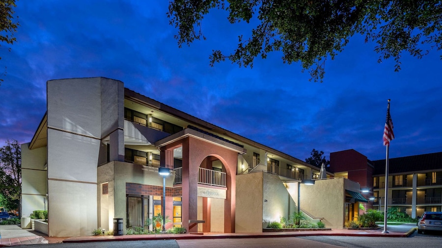 La Quinta Inn & Suites by Wyndham Thousand Oaks-Newbury Park