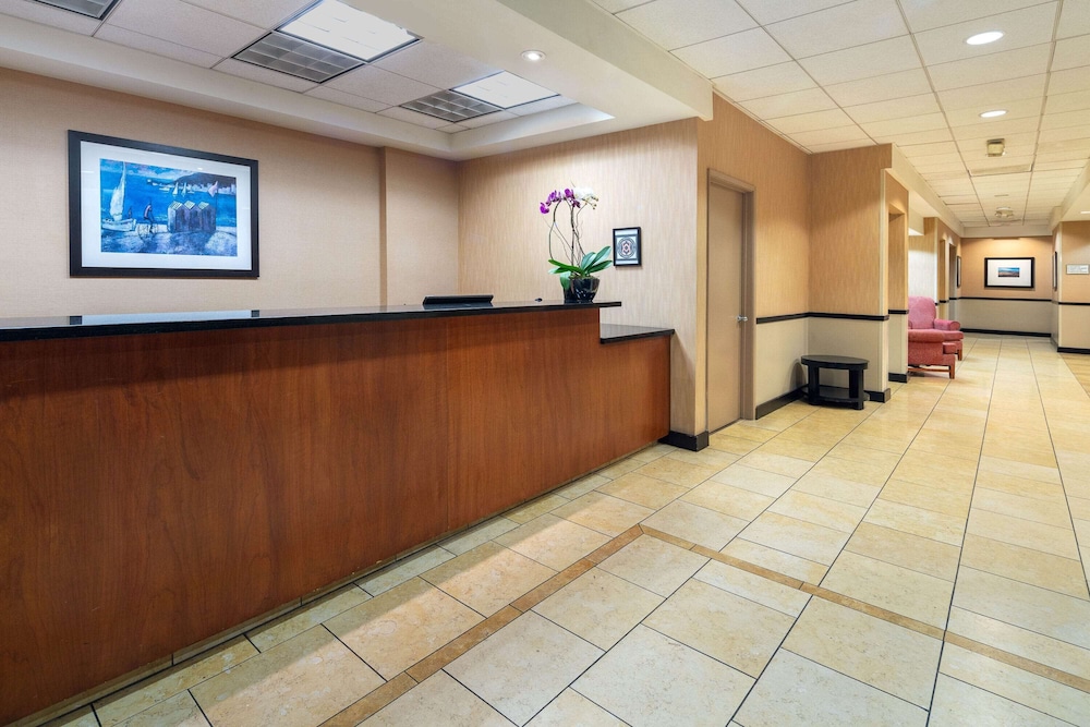 La Quinta Inn & Suites by Wyndham Thousand Oaks-Newbury Park