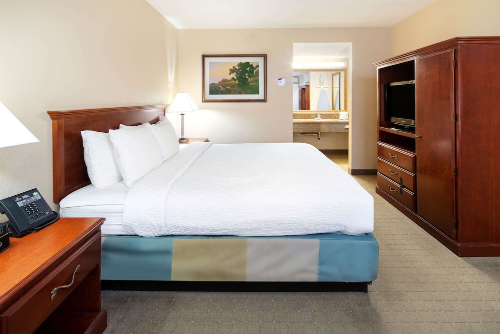 La Quinta Inn & Suites by Wyndham Thousand Oaks-Newbury Park