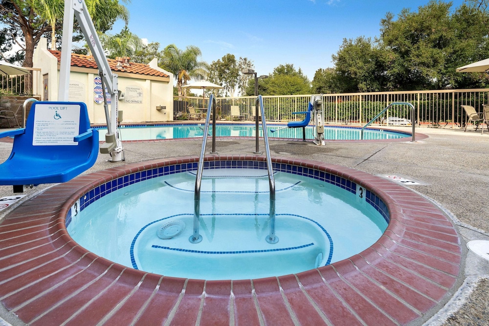 La Quinta Inn & Suites by Wyndham Thousand Oaks-Newbury Park