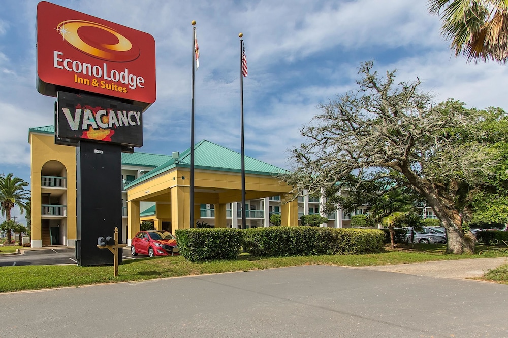 Exterior, Econo Lodge Inn & Suites Foley - North Gulf Shores