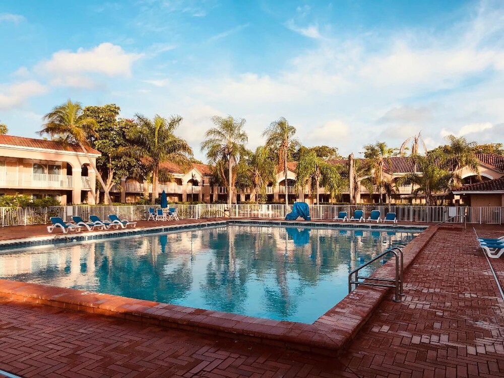 Outdoor pool, Grand Palms Spa & Golf Resort