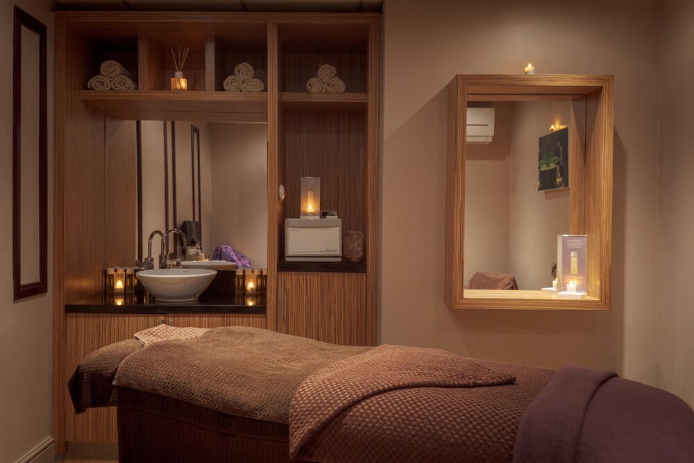 Spa treatment, Stratford Manor Hotel