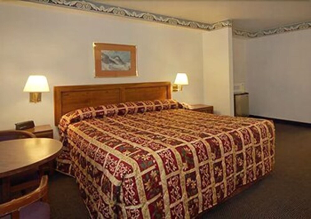 Monterey Fairgrounds Inn