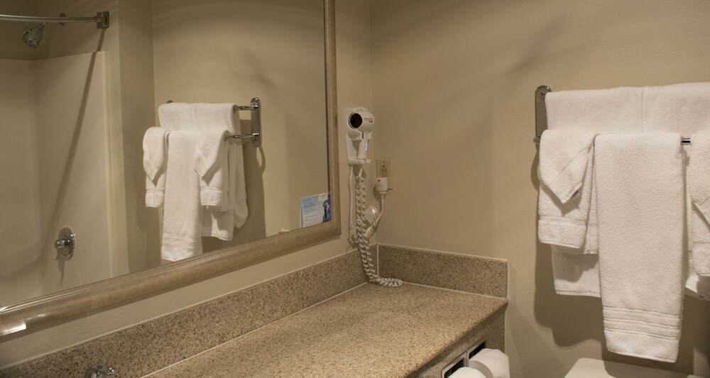 Baymont by Wyndham East Windsor Bradley Airport