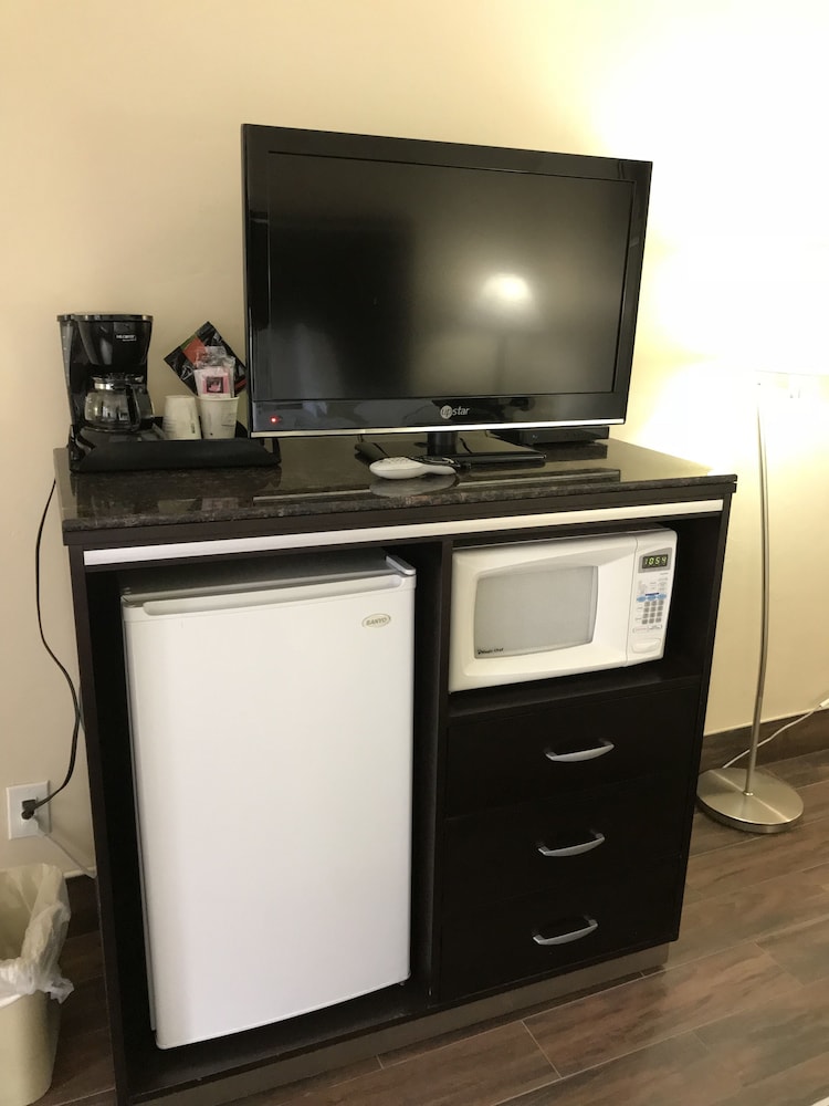 Mini-refrigerator, Ramada by Ramada by Wyndham Poway - San Diego North Poway