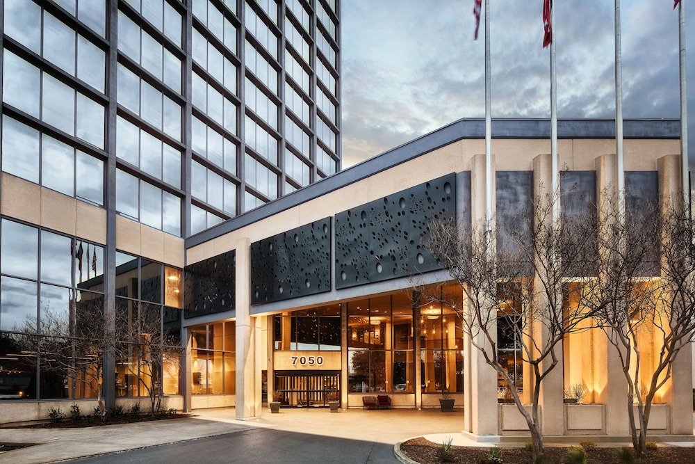 Crowne Plaza Dallas Market Center, an IHG Hotel