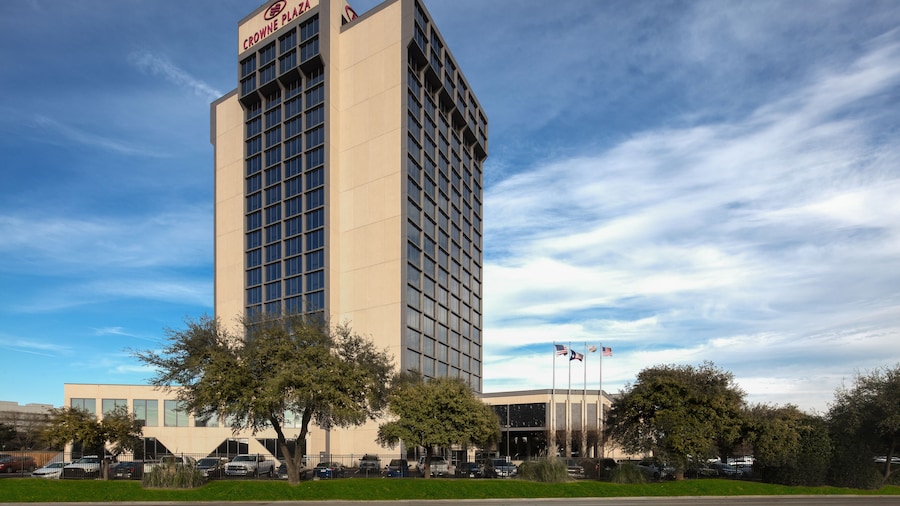 Crowne Plaza Dallas Market Center, an IHG Hotel