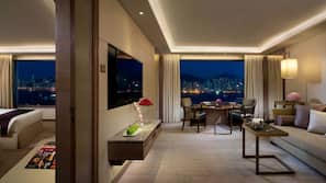 Minibar, in-room safe, desk, iron/ironing board