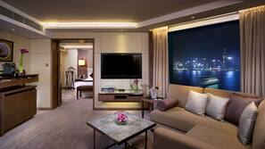 Minibar, in-room safe, desk, iron/ironing board