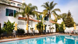 4 outdoor pools, open 7 AM to 10 PM, cabanas (surcharge), sun loungers