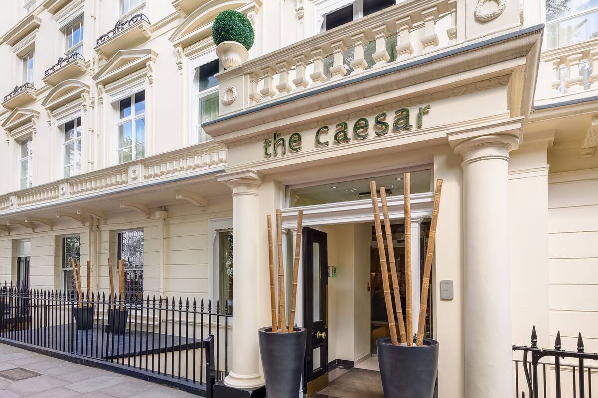 Caesar Hotel In London United Kingdom Expedia