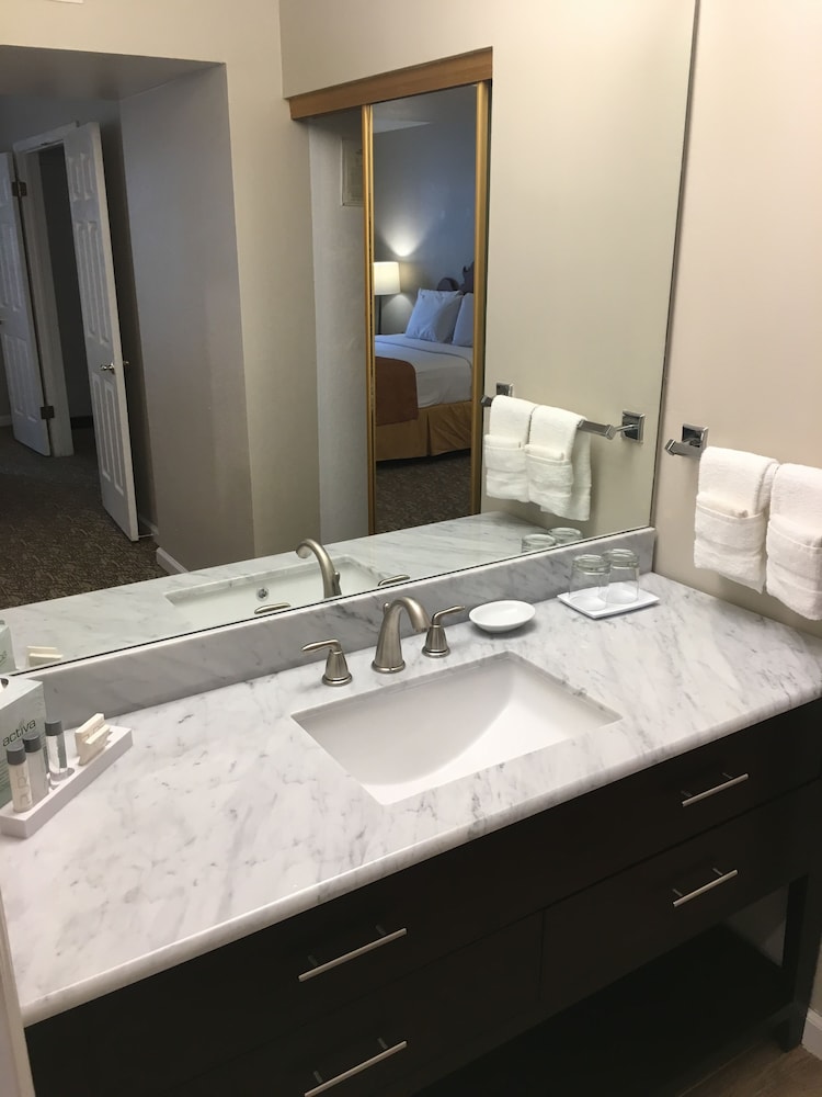 Chase Suite Hotel Brea