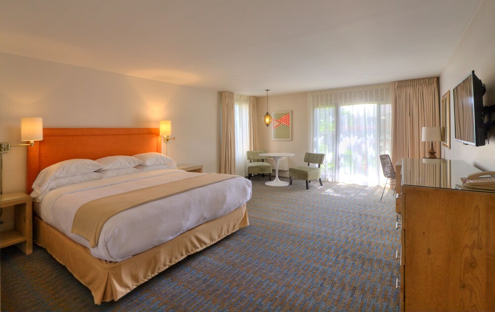 Room, Ashland Hills Hotel & Suites