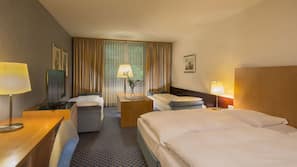 Allergikerbettwaren, Minibar, Zimmersafe, Schreibtisch